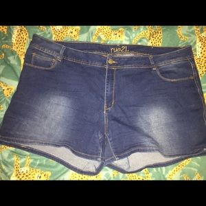 Rue21 plus size blue denim midi shorts 24